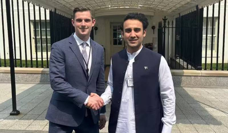 Robert-Bo-Hines-left-shaking-hands-with-Bilal-bin-Saqib