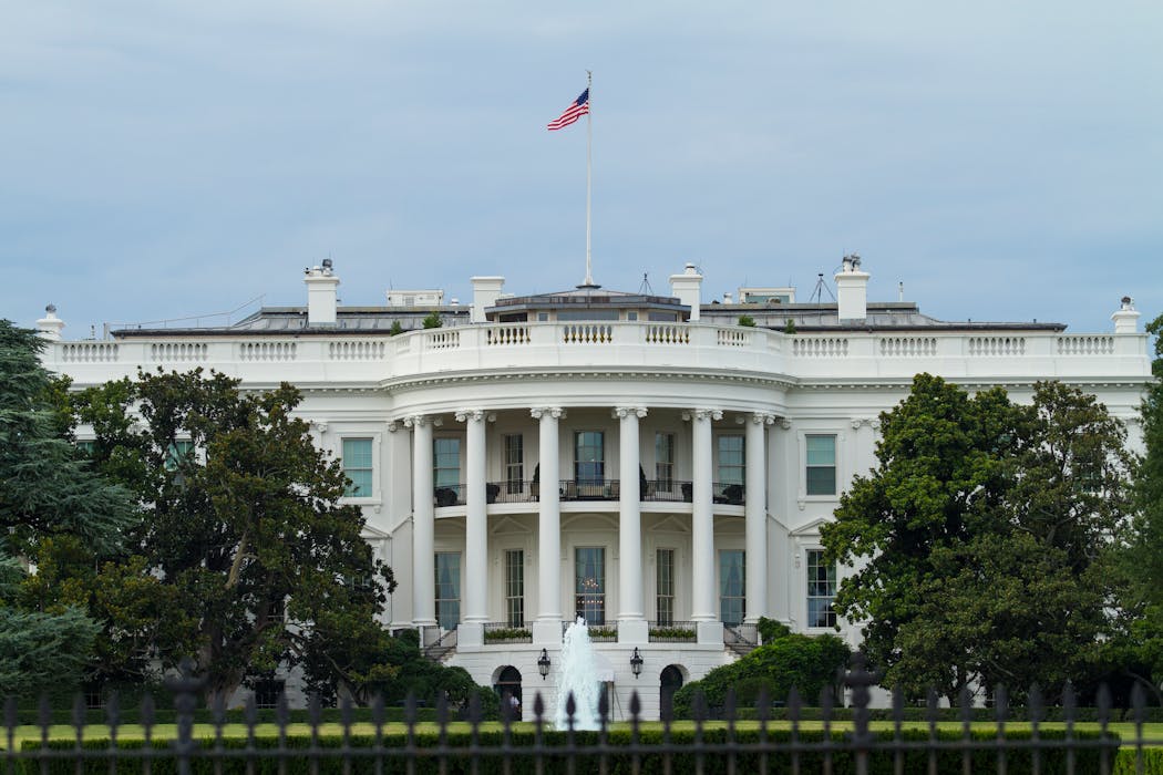 white-house-targets-bank-restrictions-on-crypto-firms-in-new-draft-order